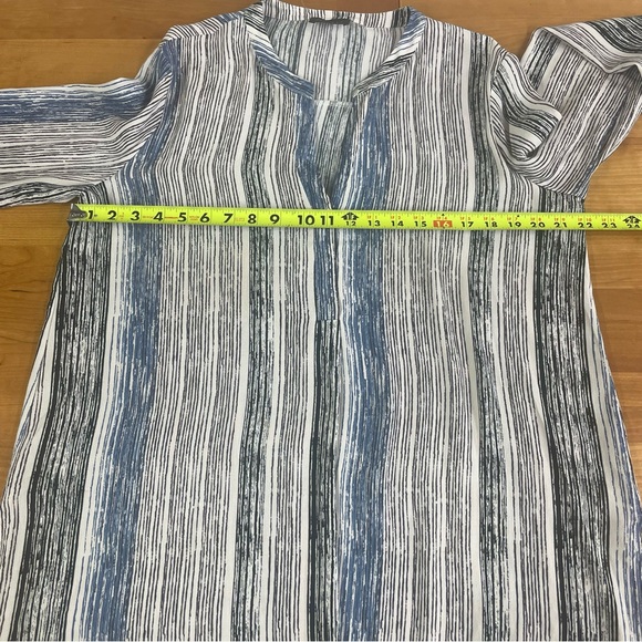 Astr Split Back striped tunic top large - Picture 8 of 12